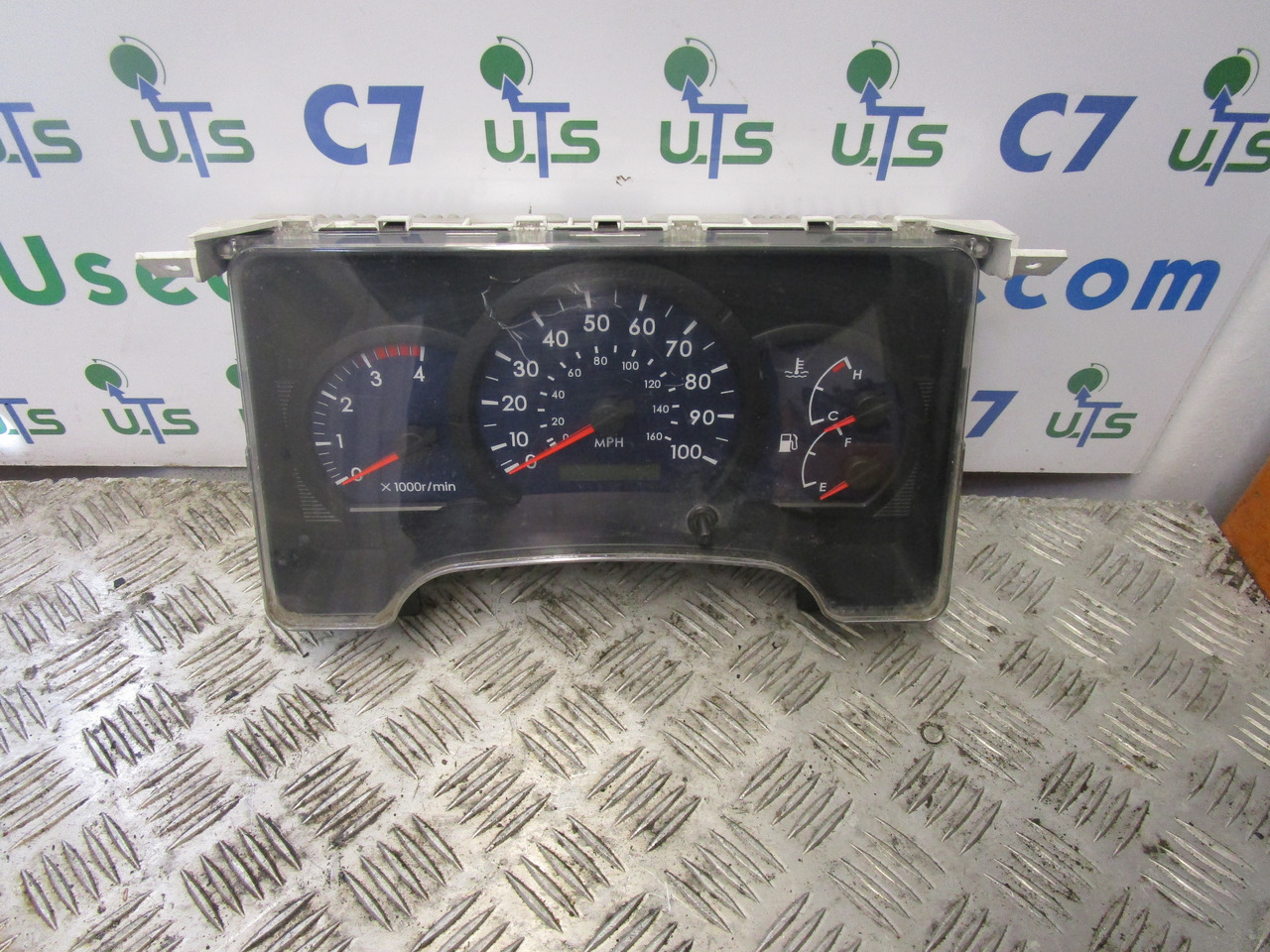 MITSUBISHI FUSO CLOCK CLUSTER P/NO MK542223 - Sistema elettrico per Camion: foto 1 MITSUBISHI FUSO CLOCK CLUSTER P/NO MK542223 - Sistema elettrico per Camion: foto 1