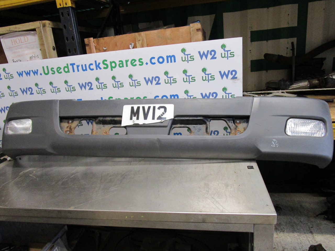 MITSUBISHI FUSO FRONT BUMPER - Cabina e interni per Camion: foto 1 MITSUBISHI FUSO FRONT BUMPER - Cabina e interni per Camion: foto 1