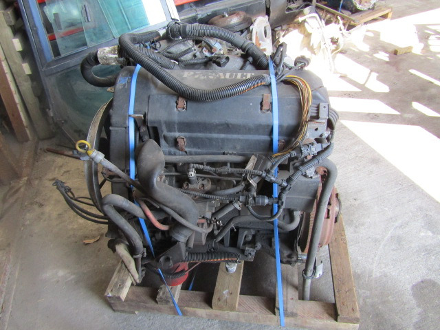 RENAULT MASCOTT 8140-43N ENGINE - Motore per Camion: foto 2 RENAULT MASCOTT 8140-43N ENGINE - Motore per Camion: foto 2
