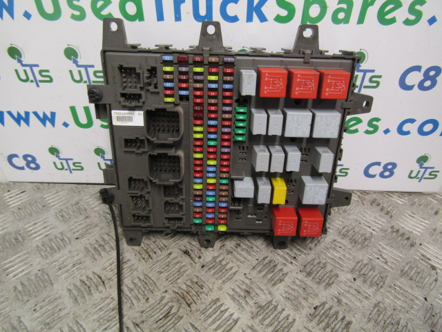 RENAULT MIDLUM DXI FUSE BOARD P/NO 7421169993-01 - Sistema elettrico per Camion: foto 1 RENAULT MIDLUM DXI FUSE BOARD P/NO 7421169993-01 - Sistema elettrico per Camion: foto 1