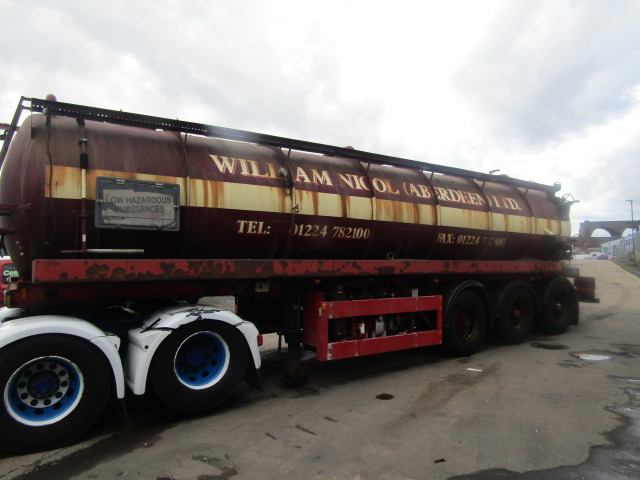 VACUUM TANKER TRAILER TRI AXLE 1996 STEEL TANK FITTED WITH 3CYL PERKINS DONKEY ENGINE - Semirimorchio cisterna: foto 4 VACUUM TANKER TRAILER TRI AXLE 1996 STEEL TANK FITTED WITH 3CYL PERKINS DONKEY ENGINE - Semirimorchio cisterna: foto 4