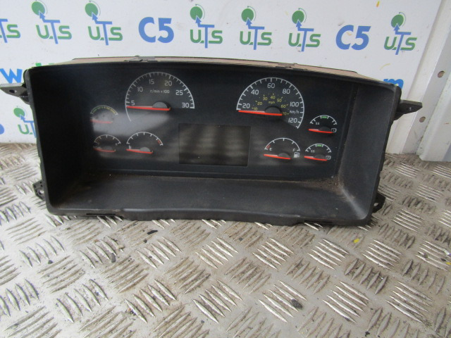 VOLVO FH13 CLOCK CLUSTER P/NO 20739275-P01 - Cabina e interni per Camion: foto 1 VOLVO FH13 CLOCK CLUSTER P/NO 20739275-P01 - Cabina e interni per Camion: foto 1