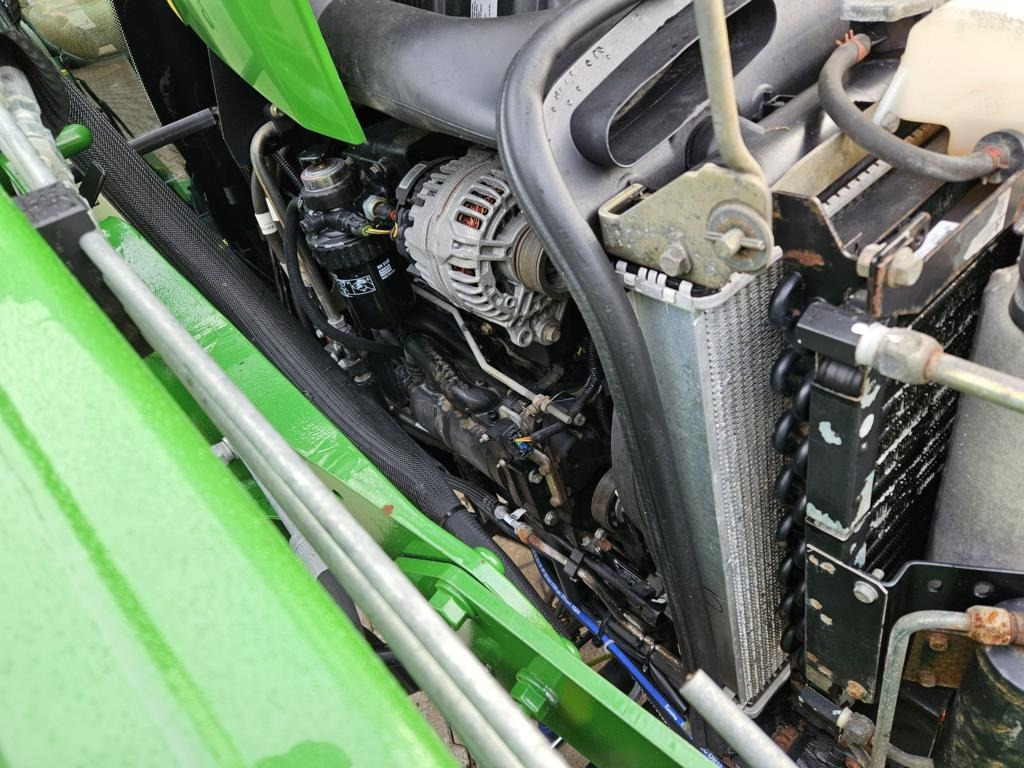 John Deere 4720 - Trattore comunale: foto 3 John Deere 4720 - Trattore comunale: foto 3