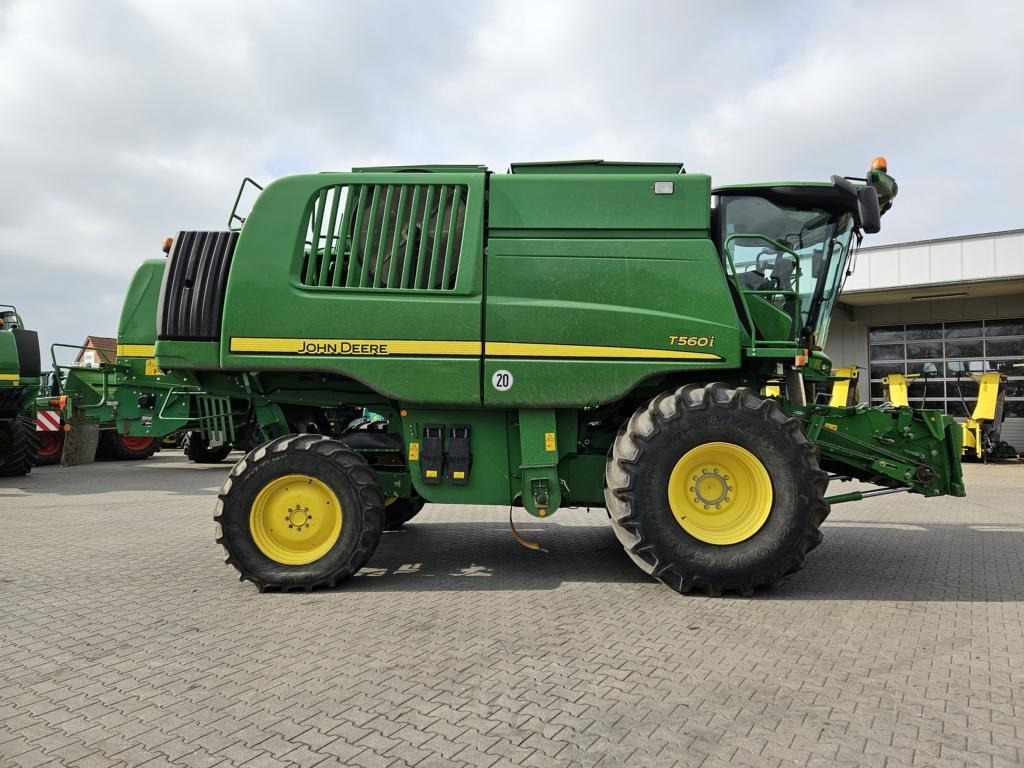 John Deere T560I - Mietitrebbia: foto 1 John Deere T560I - Mietitrebbia: foto 1