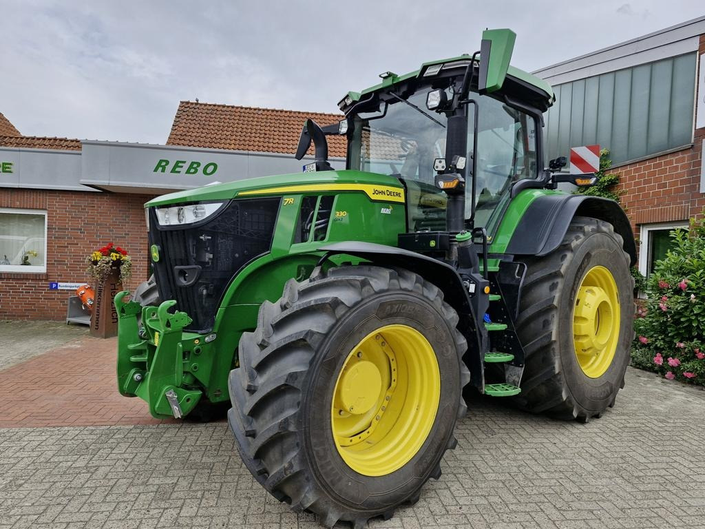 John Deere TRAKTOR 7R330 - Trattore: foto 1 John Deere TRAKTOR 7R330 - Trattore: foto 1