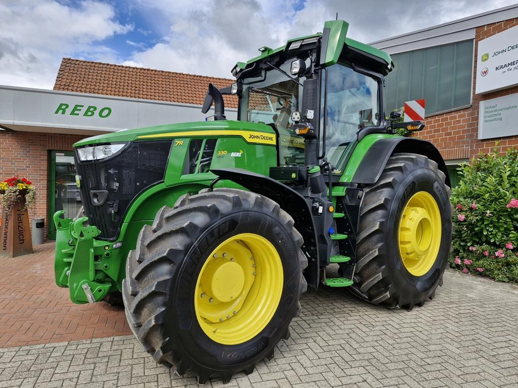 John Deere TRAKTOR 7R330 - Trattore: foto 1 John Deere TRAKTOR 7R330 - Trattore: foto 1