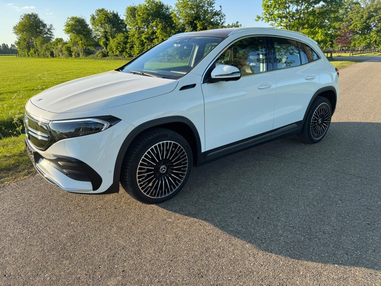 Mercedes-Benz EQA 250 AMG / Panorama / Camera / - Berlina: foto 4 Mercedes-Benz EQA 250 AMG / Panorama / Camera / - Berlina: foto 4