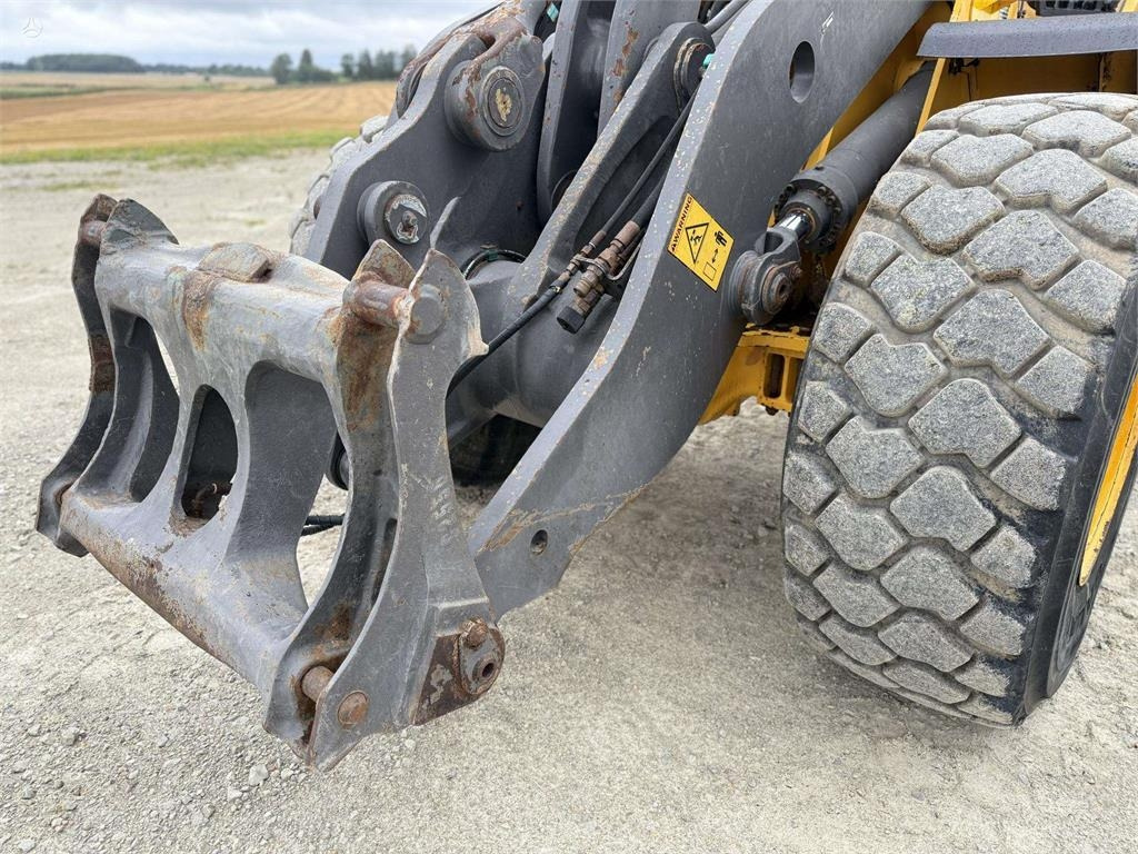 Pala gommata Volvo L 120 F , 4rd line , coupler: foto 8