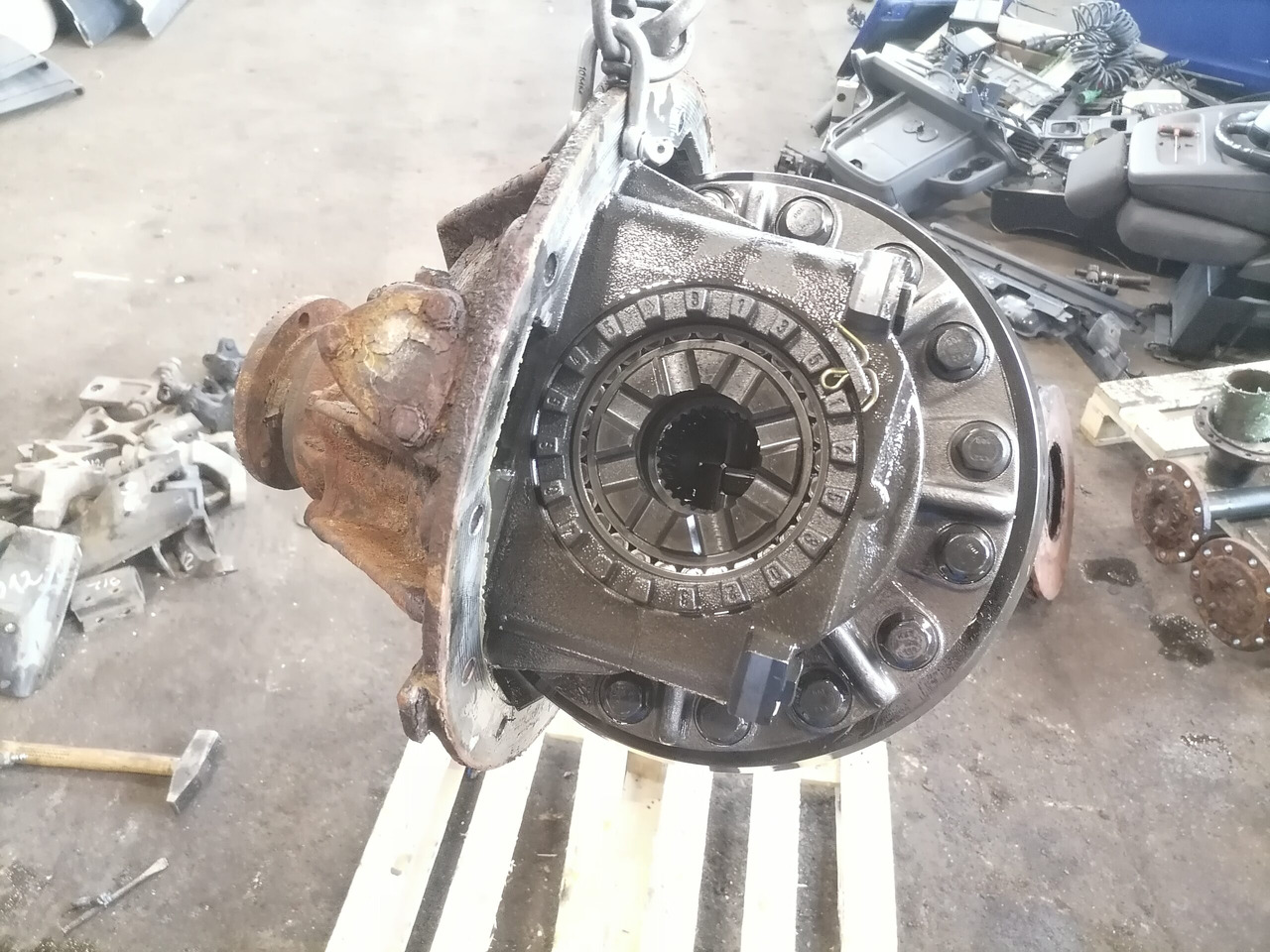 MAN Axel gear 3,7 81350106168 - Motore di traslazione per Camion: foto 1 MAN Axel gear 3,7 81350106168 - Motore di traslazione per Camion: foto 1