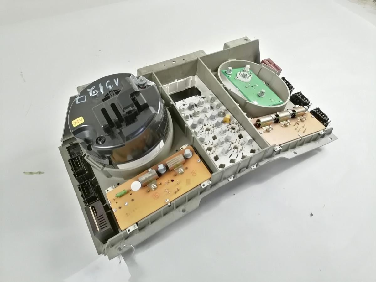 MAN Dashboard 81272026080 - Cruscotto per Camion: foto 3 MAN Dashboard 81272026080 - Cruscotto per Camion: foto 3