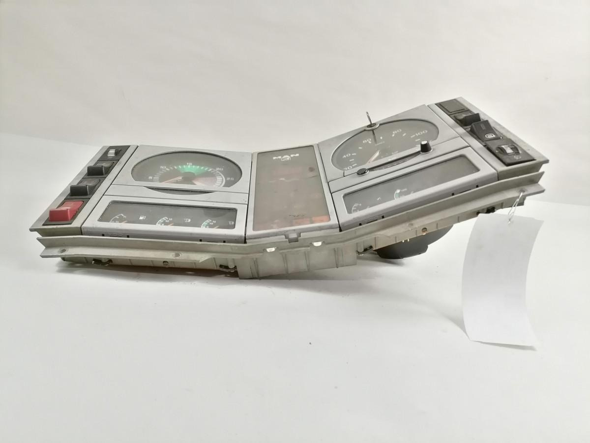 MAN Dashboard 81272026080 - Cruscotto per Camion: foto 2 MAN Dashboard 81272026080 - Cruscotto per Camion: foto 2