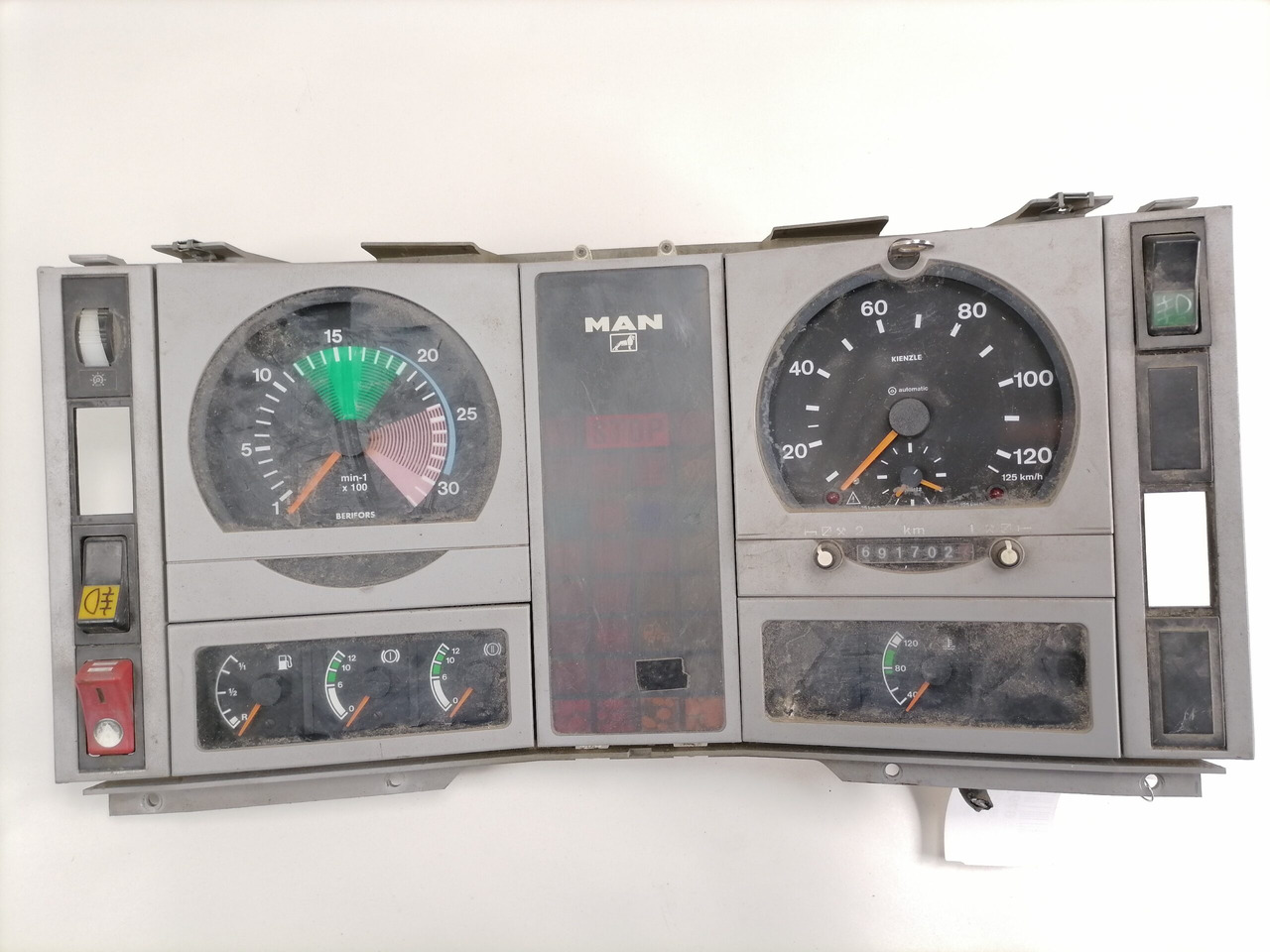 MAN Dashboard 81272026107 - Cruscotto per Camion: foto 2 MAN Dashboard 81272026107 - Cruscotto per Camion: foto 2