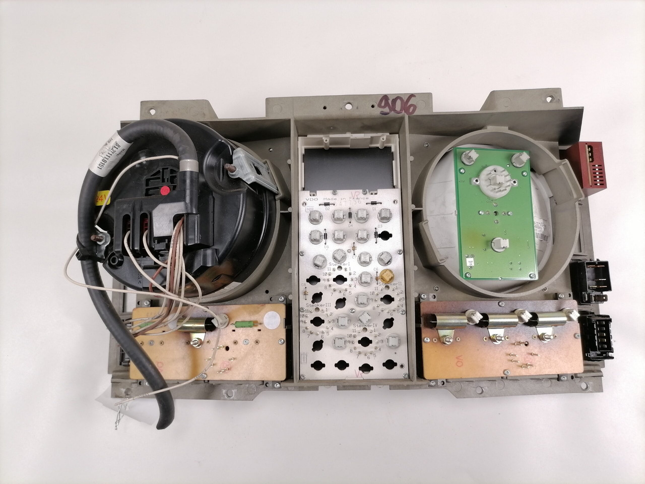 MAN Dashboard 81272026107 - Cruscotto per Camion: foto 3 MAN Dashboard 81272026107 - Cruscotto per Camion: foto 3