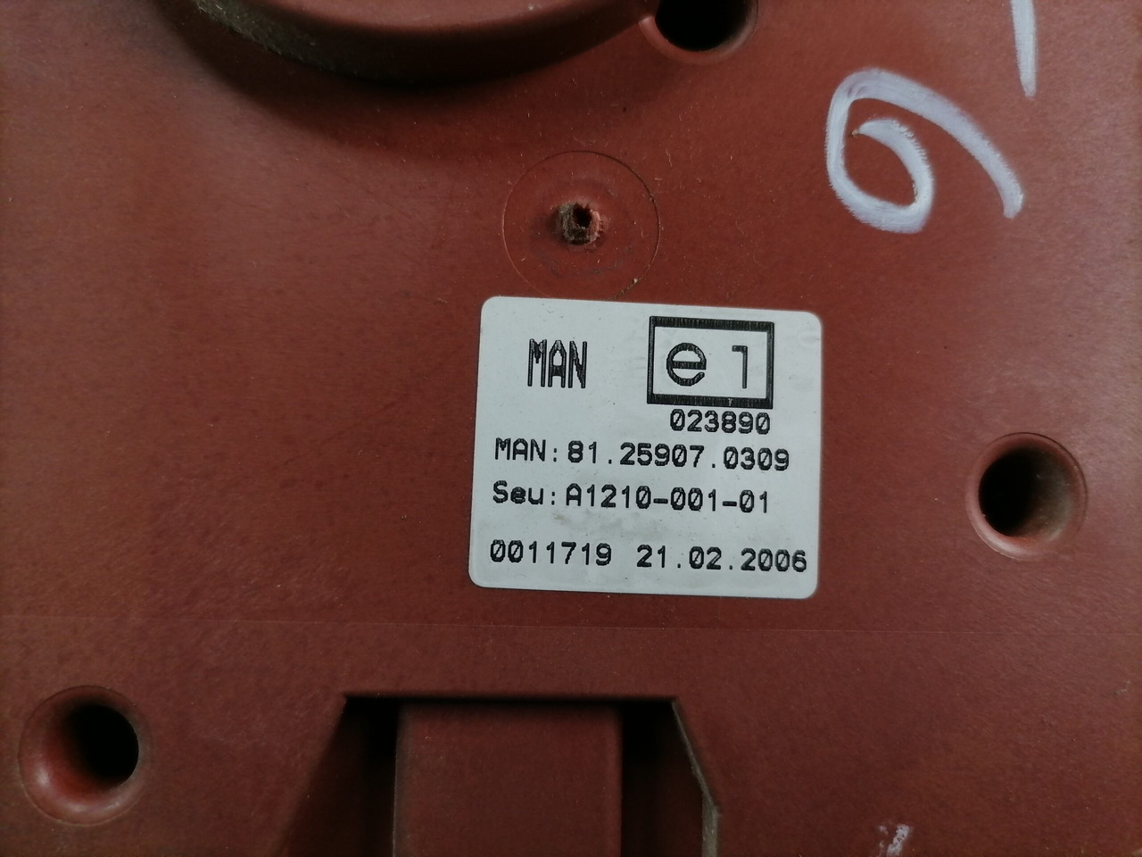 MAN Voltage converter 81259070309 - Sistema elettrico per Camion: foto 4 MAN Voltage converter 81259070309 - Sistema elettrico per Camion: foto 4