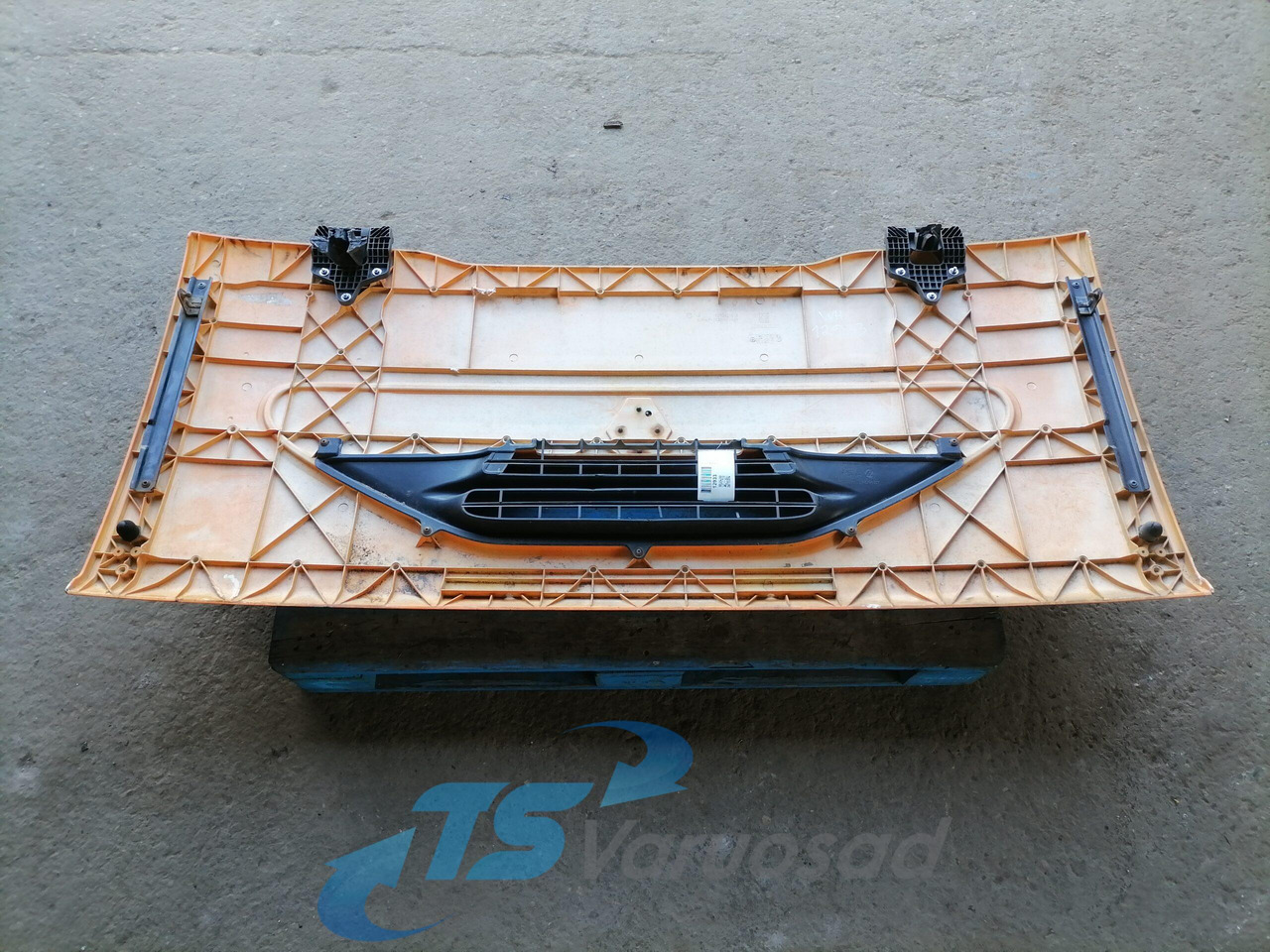 Renault Iluvõre 5010301618 - Griglia radiatore per Camion: foto 2 Renault Iluvõre 5010301618 - Griglia radiatore per Camion: foto 2
