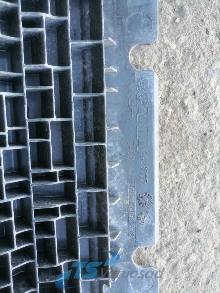 Scania Battery cover 2428035 - Batteria per Camion: foto 4 Scania Battery cover 2428035 - Batteria per Camion: foto 4