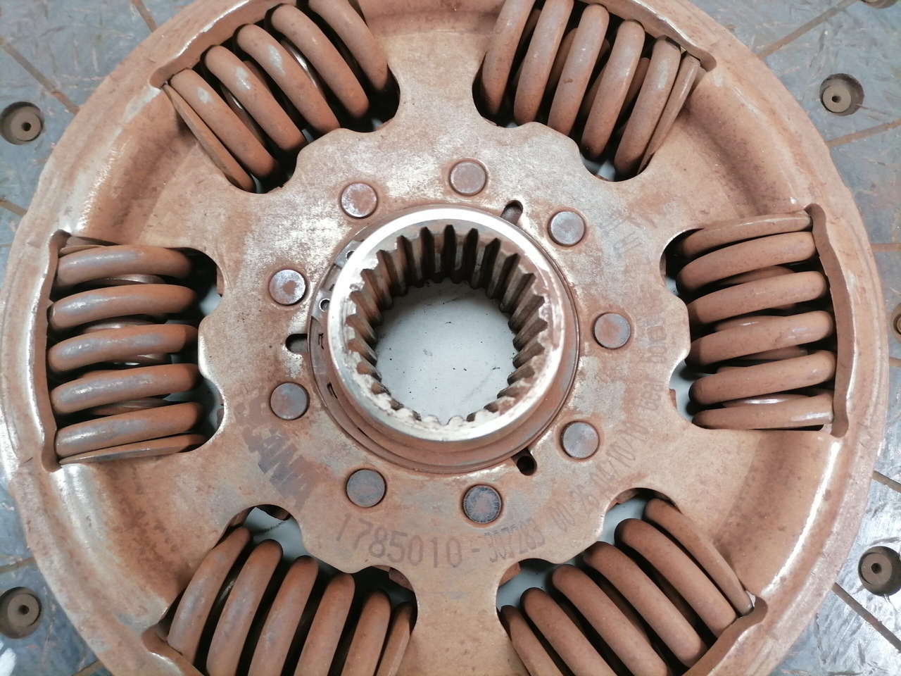 Scania Clutch disc 1785010 - Disco frizione per Camion: foto 3 Scania Clutch disc 1785010 - Disco frizione per Camion: foto 3