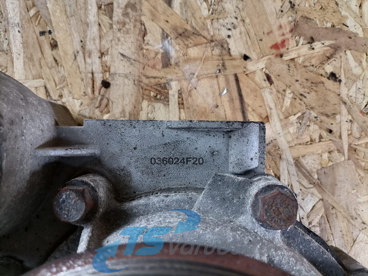 Scania Cooling pump 1896752 - Pompa del liquido di raffreddamento per Camion: foto 3 Scania Cooling pump 1896752 - Pompa del liquido di raffreddamento per Camion: foto 3