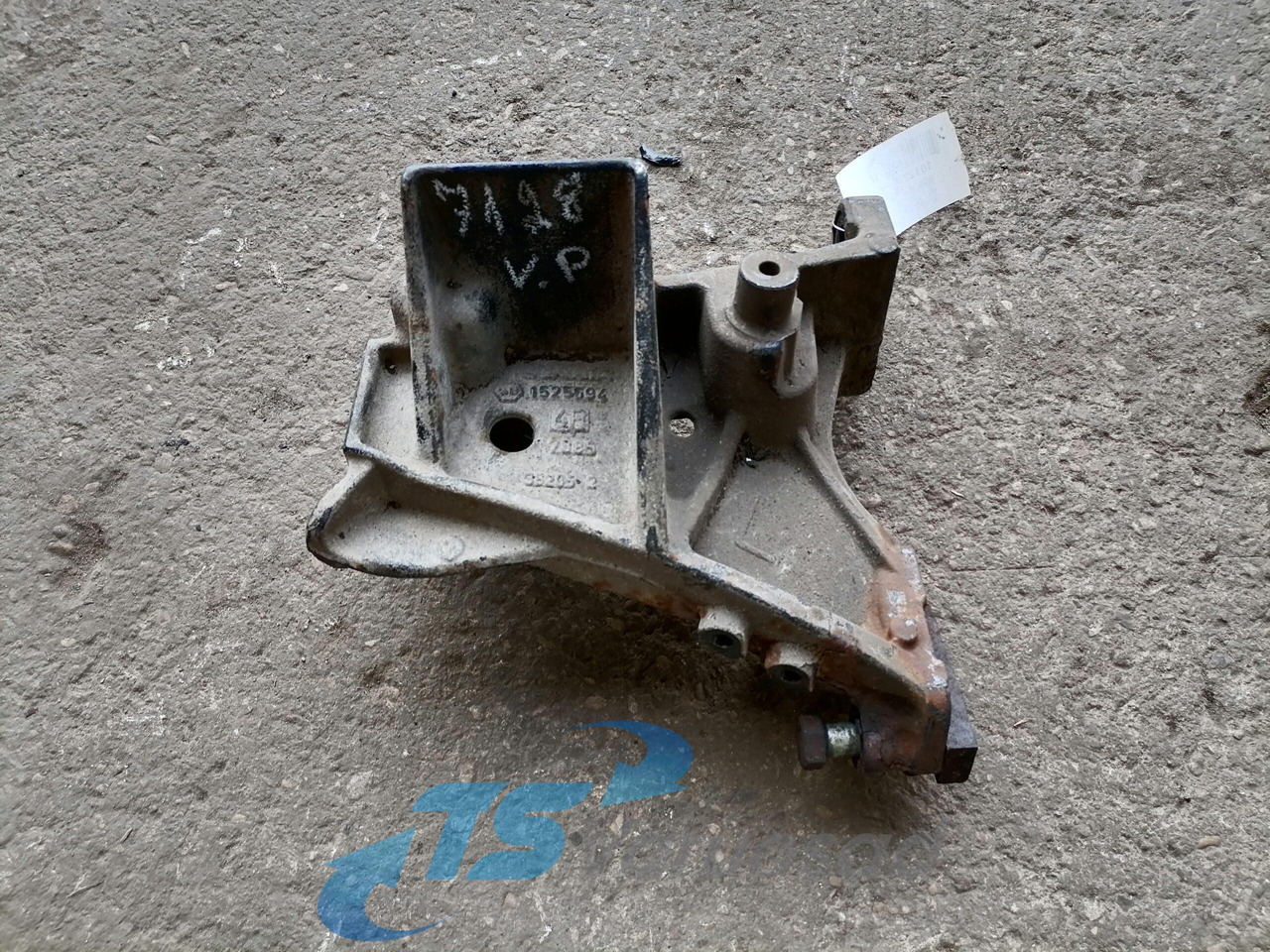 Scania Front bumper carrier 1525694 - Paraurto per Camion: foto 1 Scania Front bumper carrier 1525694 - Paraurto per Camion: foto 1