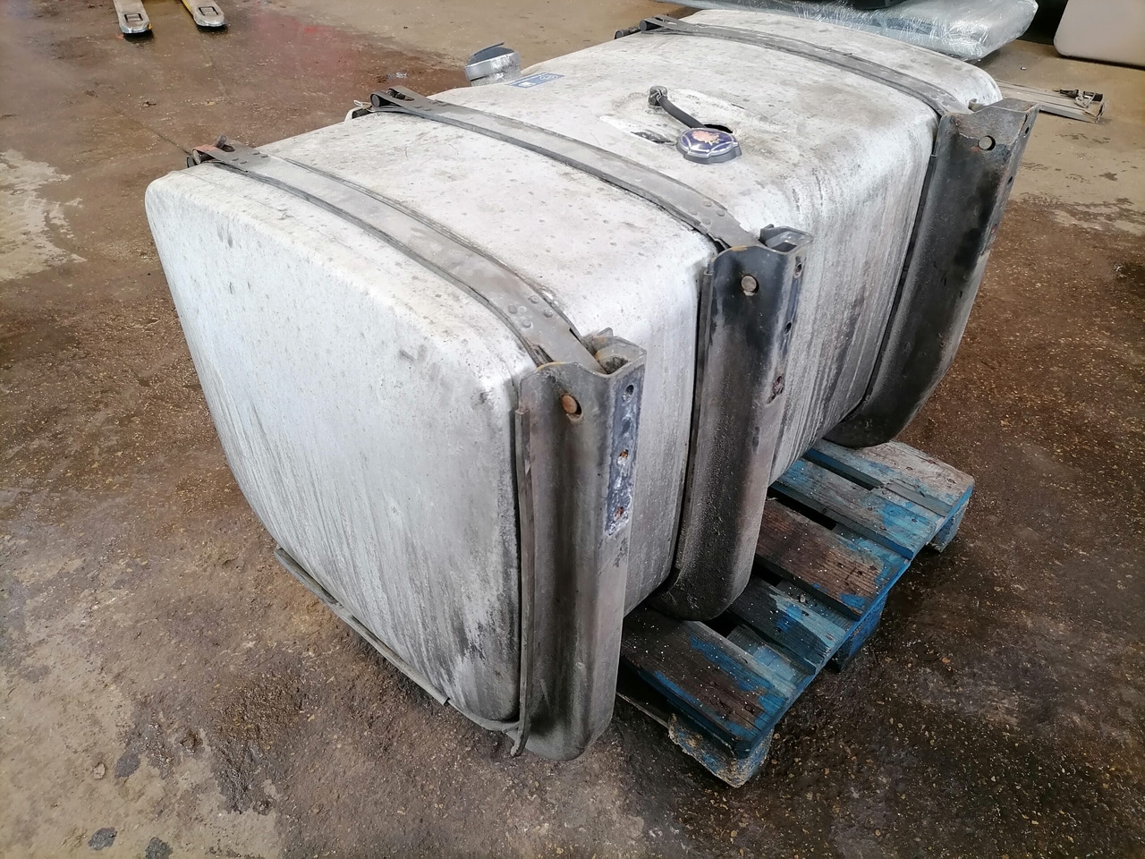 Scania Kütusepaak 500L 1517307 - Serbatoio carburante per Camion: foto 2 Scania Kütusepaak 500L 1517307 - Serbatoio carburante per Camion: foto 2