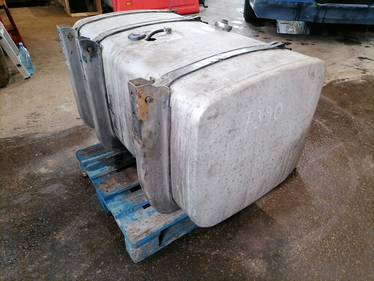 Scania Kütusepaak 500L 1517307 - Serbatoio carburante per Camion: foto 4 Scania Kütusepaak 500L 1517307 - Serbatoio carburante per Camion: foto 4