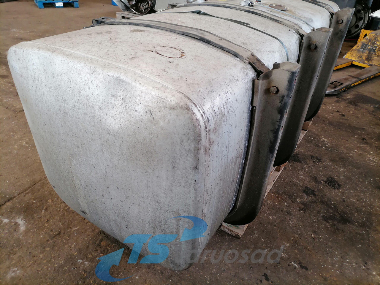 Scania Kütusepaak 700L 1517309 - Serbatoio carburante per Camion: foto 2 Scania Kütusepaak 700L 1517309 - Serbatoio carburante per Camion: foto 2