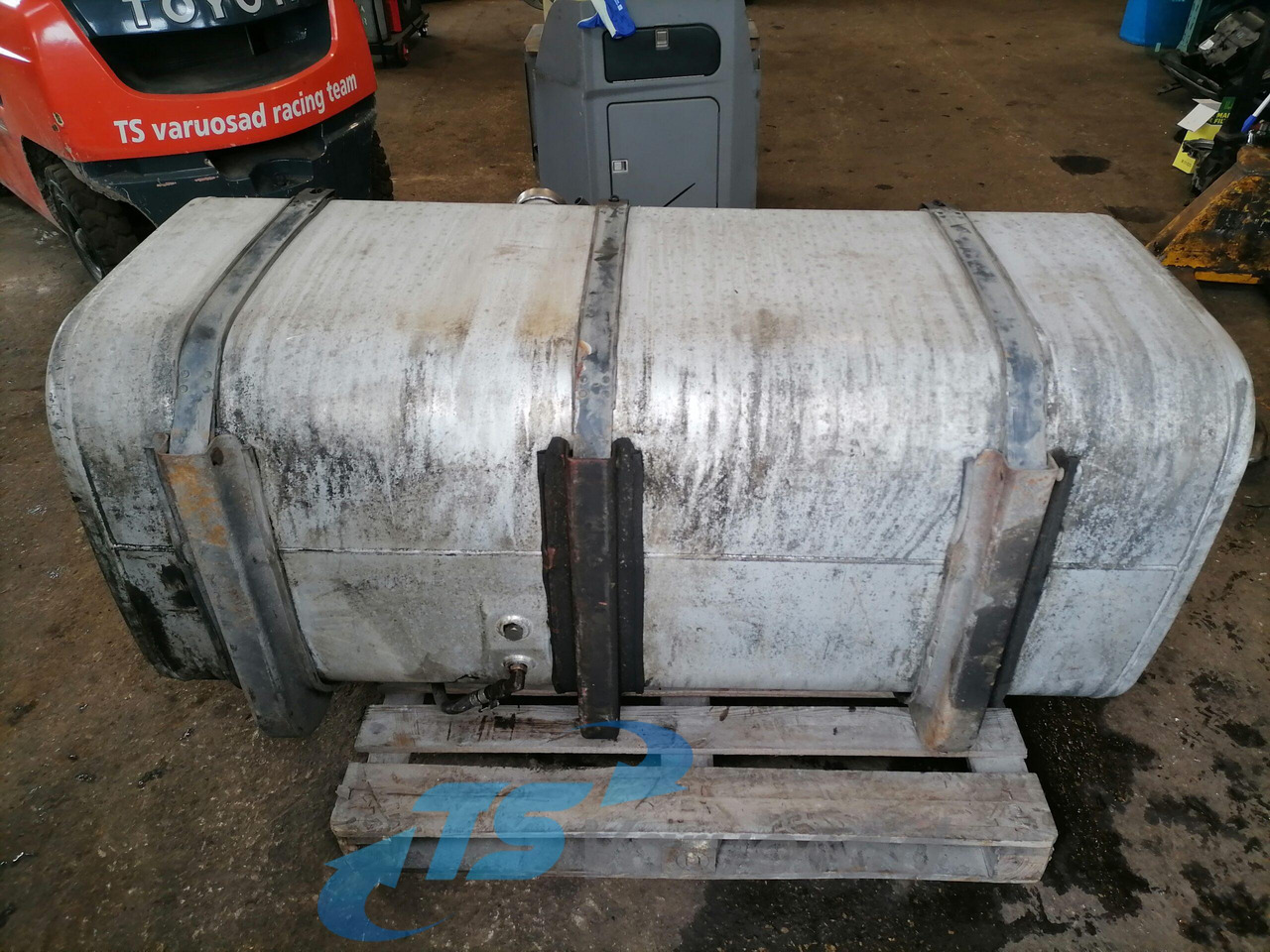 Scania Kütusepaak 700L 1517309 - Serbatoio carburante per Camion: foto 3 Scania Kütusepaak 700L 1517309 - Serbatoio carburante per Camion: foto 3