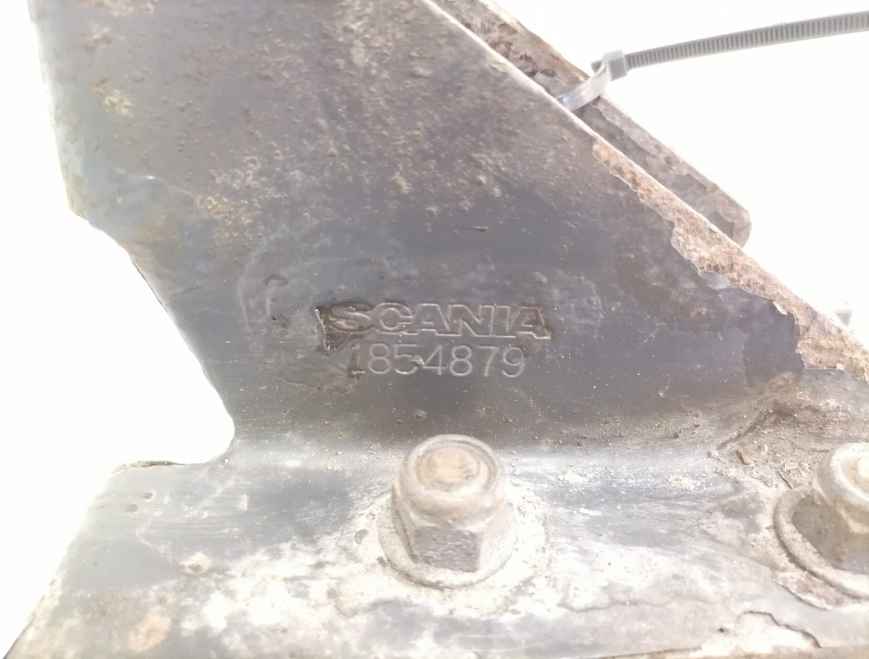 Scania Mudguard bracket 1854880 - Ricambio universale per Camion: foto 2 Scania Mudguard bracket 1854880 - Ricambio universale per Camion: foto 2