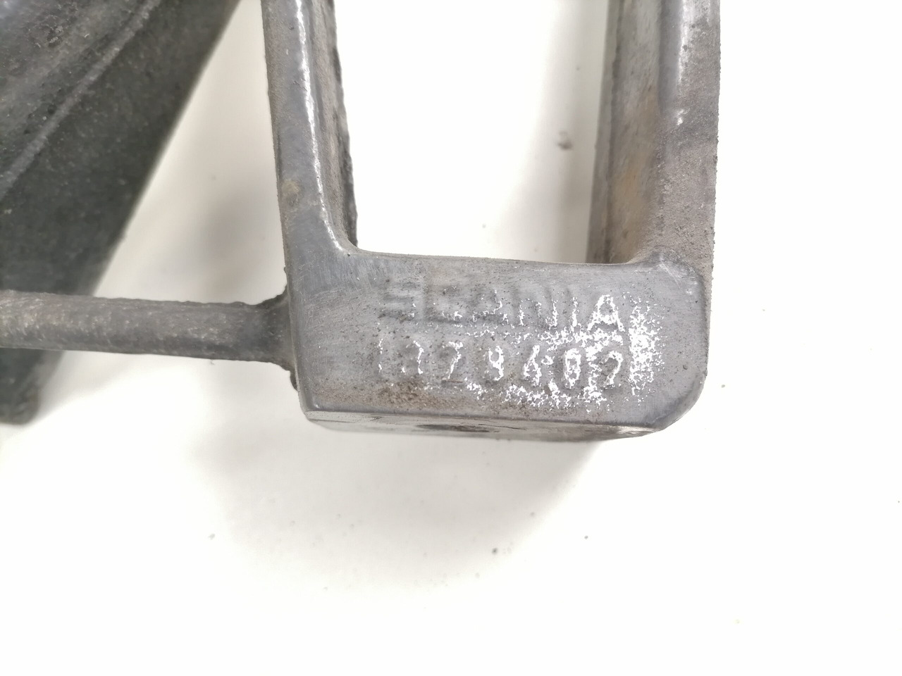 Scania Muffler carrier 1378482 - Marmitta per Camion: foto 2 Scania Muffler carrier 1378482 - Marmitta per Camion: foto 2