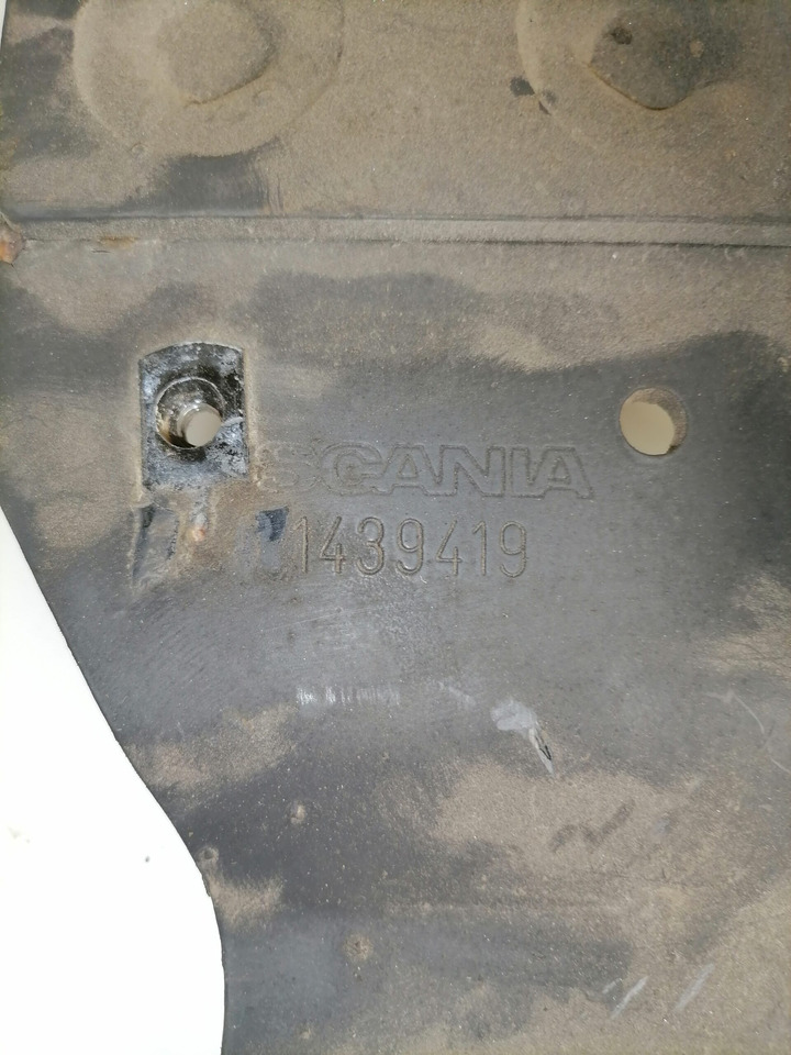 Scania Muffler carrier 1439419 - Marmitta per Camion: foto 2 Scania Muffler carrier 1439419 - Marmitta per Camion: foto 2