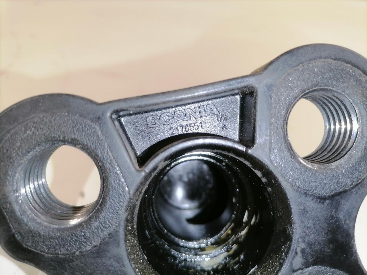Scania Oil pipe 2178551 - Motore e ricambi per Camion: foto 3 Scania Oil pipe 2178551 - Motore e ricambi per Camion: foto 3