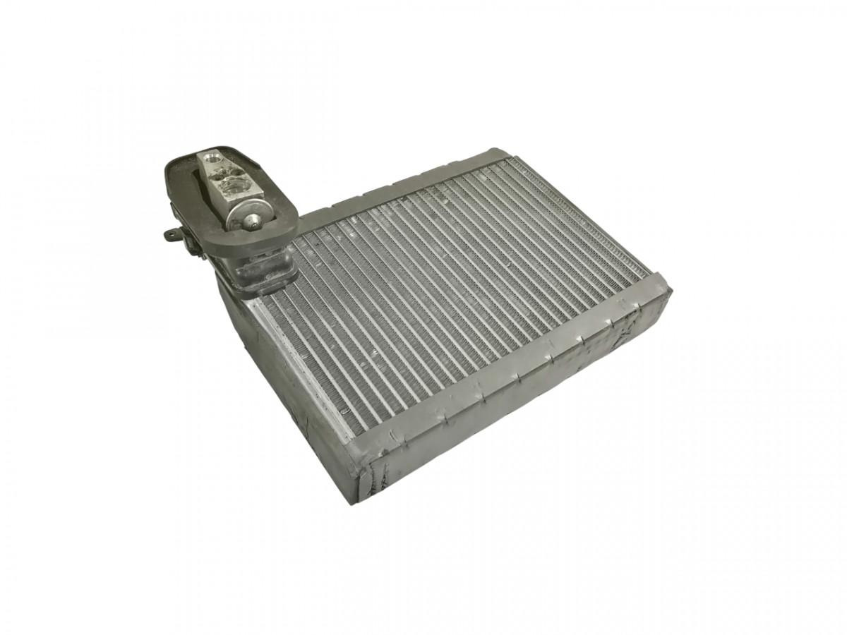 Scania Salongi kliima radiaator 2879041 - Ricambio universale per Camion: foto 1 Scania Salongi kliima radiaator 2879041 - Ricambio universale per Camion: foto 1