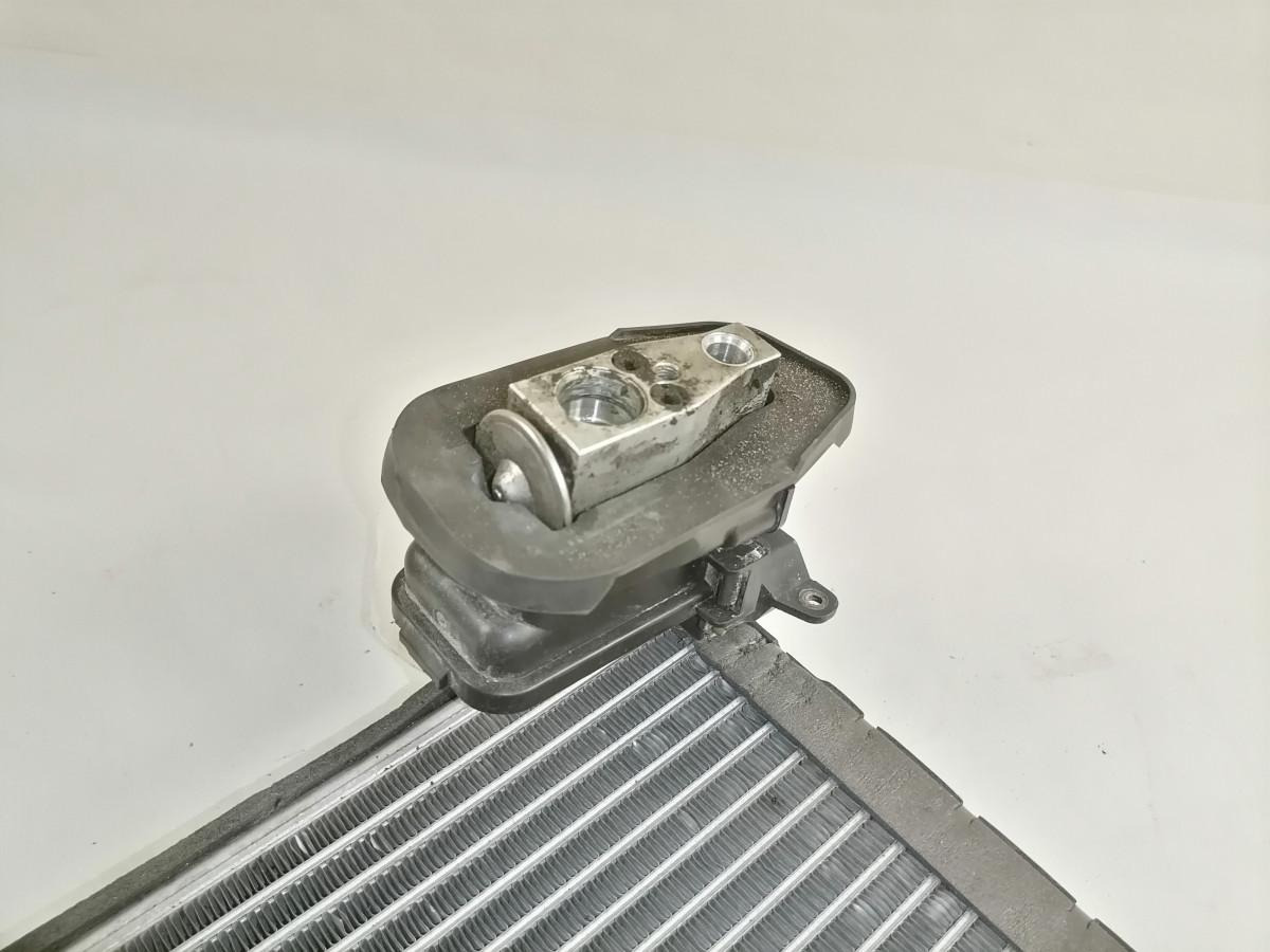 Scania Salongi kliima radiaator 2879041 - Ricambio universale per Camion: foto 4 Scania Salongi kliima radiaator 2879041 - Ricambio universale per Camion: foto 4