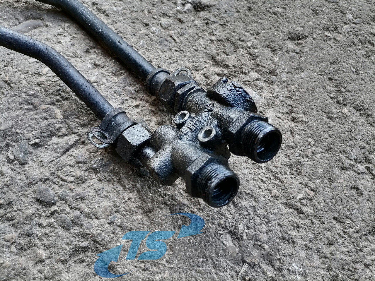 Scania Transmission oil pipe 1736156 - Cambio e ricambi per Camion: foto 2 Scania Transmission oil pipe 1736156 - Cambio e ricambi per Camion: foto 2