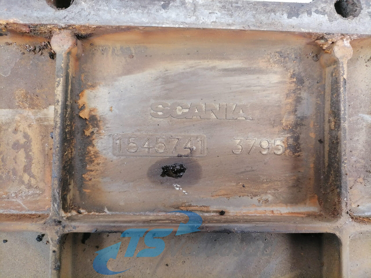 Scania engine side cover 1545741 - Motore e ricambi per Camion: foto 3 Scania engine side cover 1545741 - Motore e ricambi per Camion: foto 3