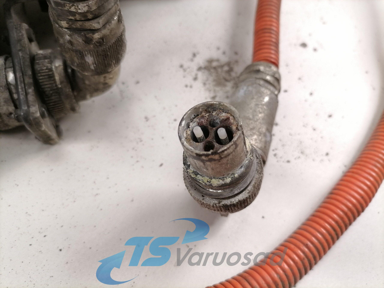 Volvo A/C compressor 84176798 - Riscaldamento/ Ventilazione per Camion: foto 4 Volvo A/C compressor 84176798 - Riscaldamento/ Ventilazione per Camion: foto 4