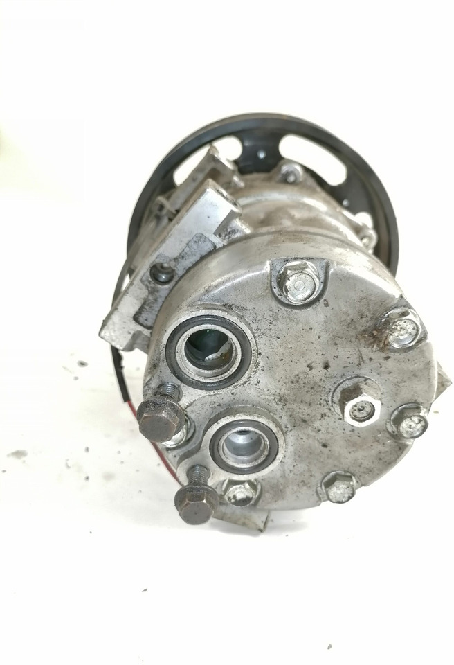 Volvo A/C compressor 89353 - Riscaldamento/ Ventilazione per Camion: foto 2 Volvo A/C compressor 89353 - Riscaldamento/ Ventilazione per Camion: foto 2