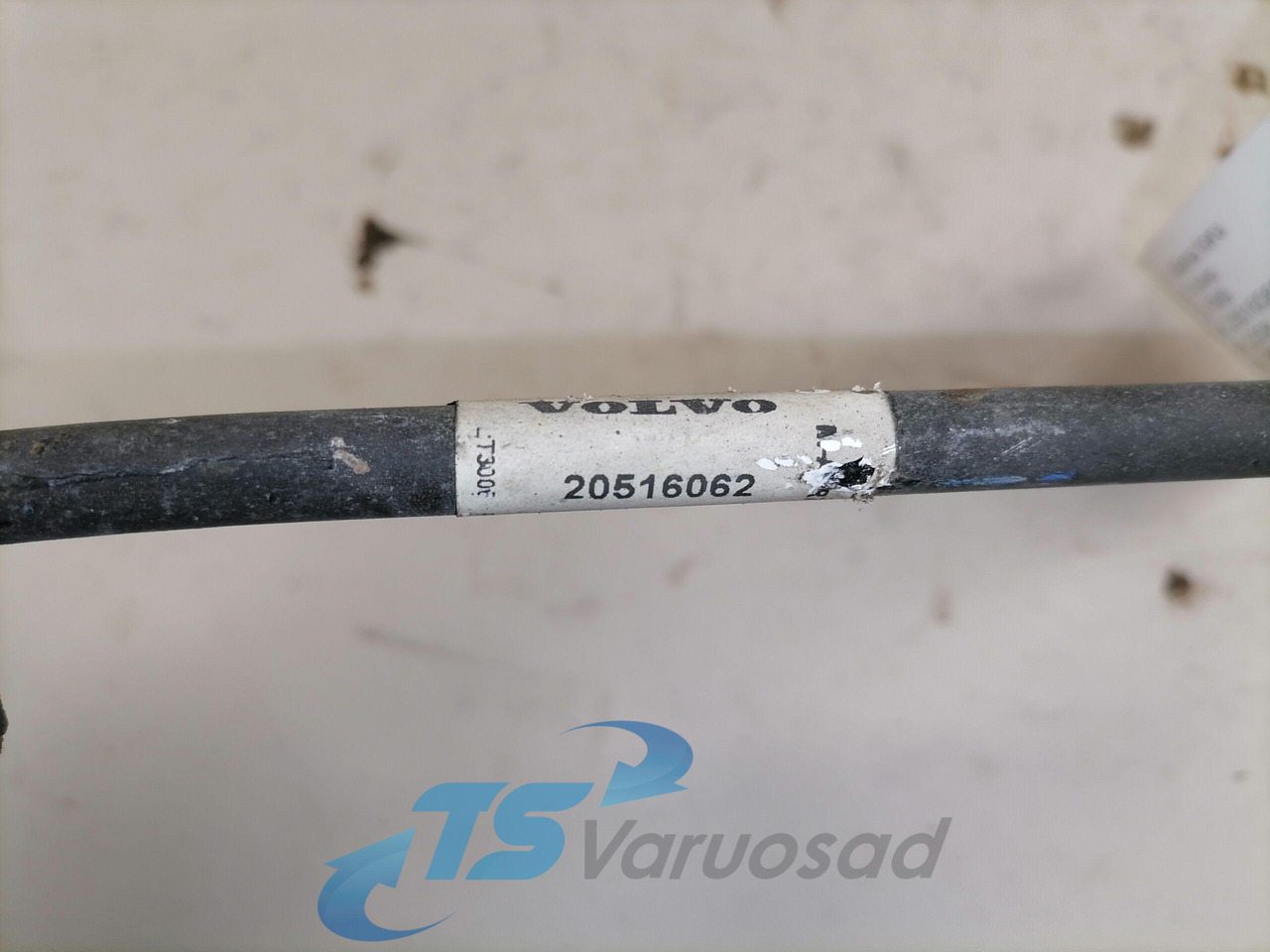 Volvo A/C pipe 20516062 - Riscaldamento/ Ventilazione per Camion: foto 4 Volvo A/C pipe 20516062 - Riscaldamento/ Ventilazione per Camion: foto 4