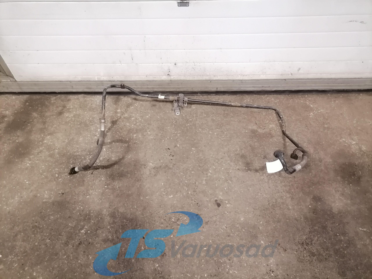 Volvo A/C pipe 82331894 - Riscaldamento/ Ventilazione per Camion: foto 1 Volvo A/C pipe 82331894 - Riscaldamento/ Ventilazione per Camion: foto 1