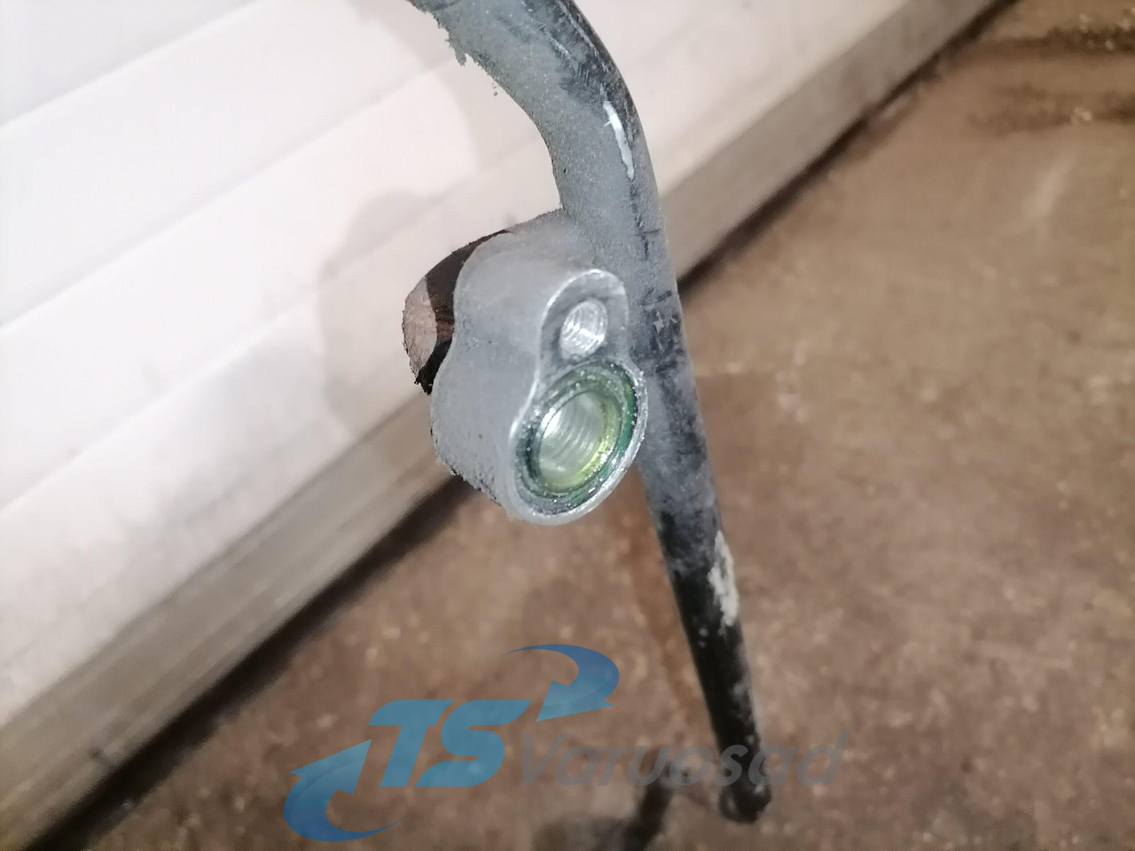 Volvo A/C pipe 82331894 - Riscaldamento/ Ventilazione per Camion: foto 5 Volvo A/C pipe 82331894 - Riscaldamento/ Ventilazione per Camion: foto 5