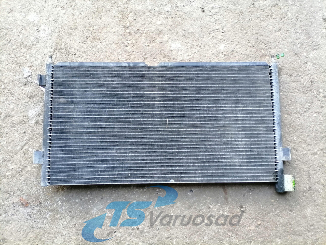 Volvo A/C radiator 21086304 - Riscaldamento/ Ventilazione per Camion: foto 1 Volvo A/C radiator 21086304 - Riscaldamento/ Ventilazione per Camion: foto 1