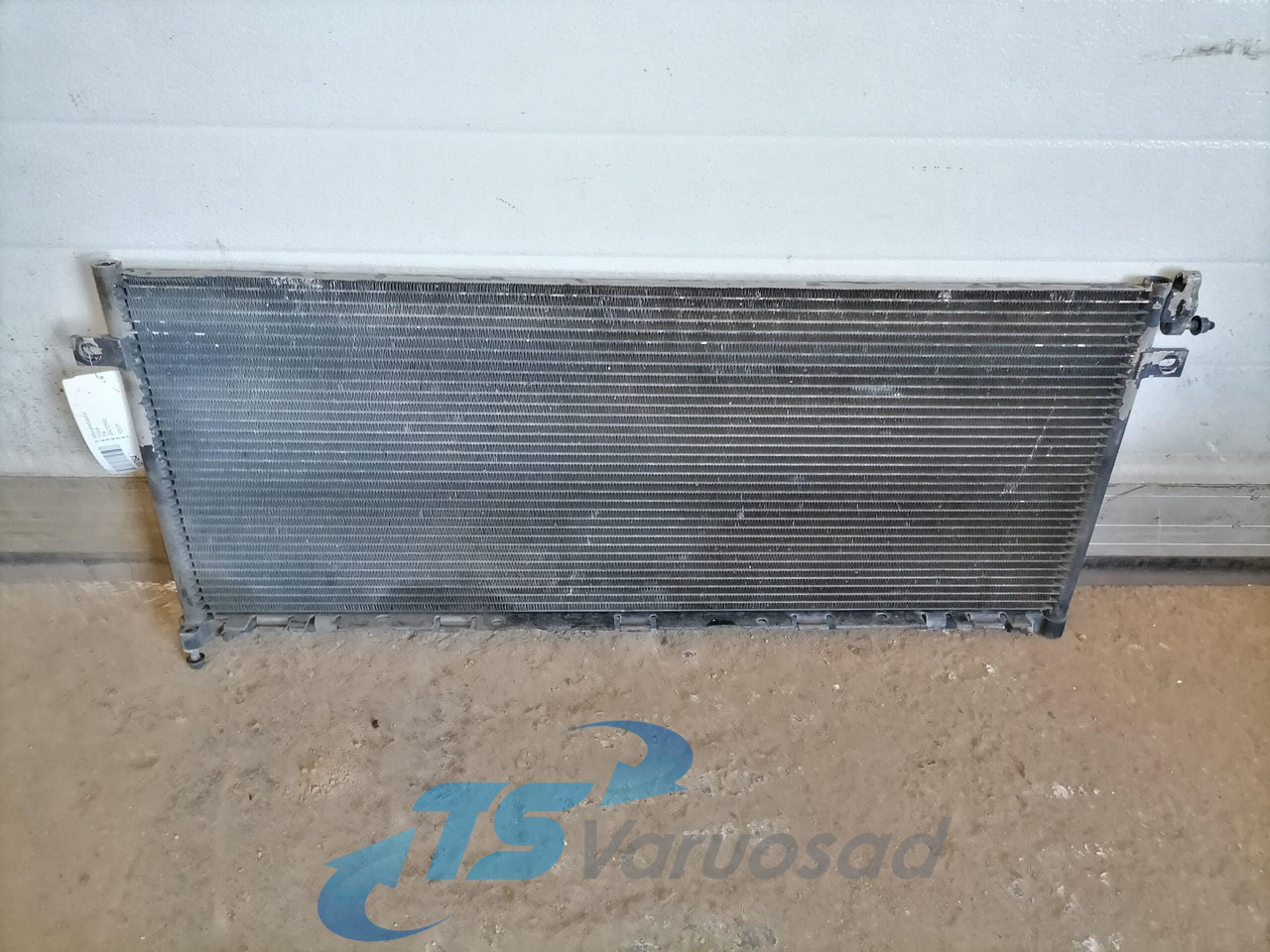 Volvo A/C radiator 22212982 - Riscaldamento/ Ventilazione per Camion: foto 2 Volvo A/C radiator 22212982 - Riscaldamento/ Ventilazione per Camion: foto 2