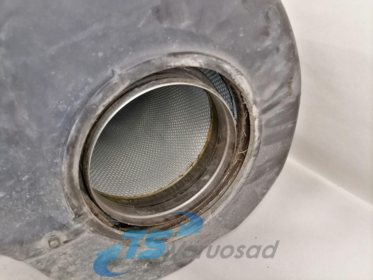 Volvo Air filter housing 3979505 - Sistema di aspirazione aria per Camion: foto 4 Volvo Air filter housing 3979505 - Sistema di aspirazione aria per Camion: foto 4