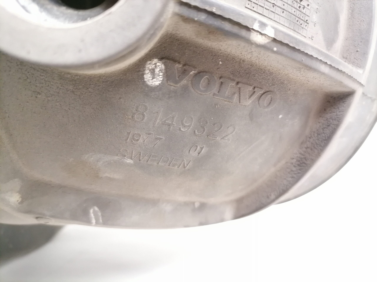 Volvo Air filter housing 3979505 - Sistema di aspirazione aria per Camion: foto 2 Volvo Air filter housing 3979505 - Sistema di aspirazione aria per Camion: foto 2