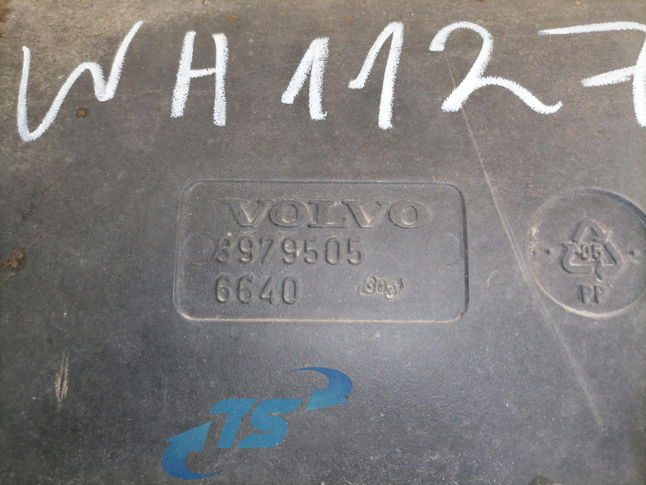 Volvo Air filter housing 3979505 - Sistema di aspirazione aria per Camion: foto 5 Volvo Air filter housing 3979505 - Sistema di aspirazione aria per Camion: foto 5