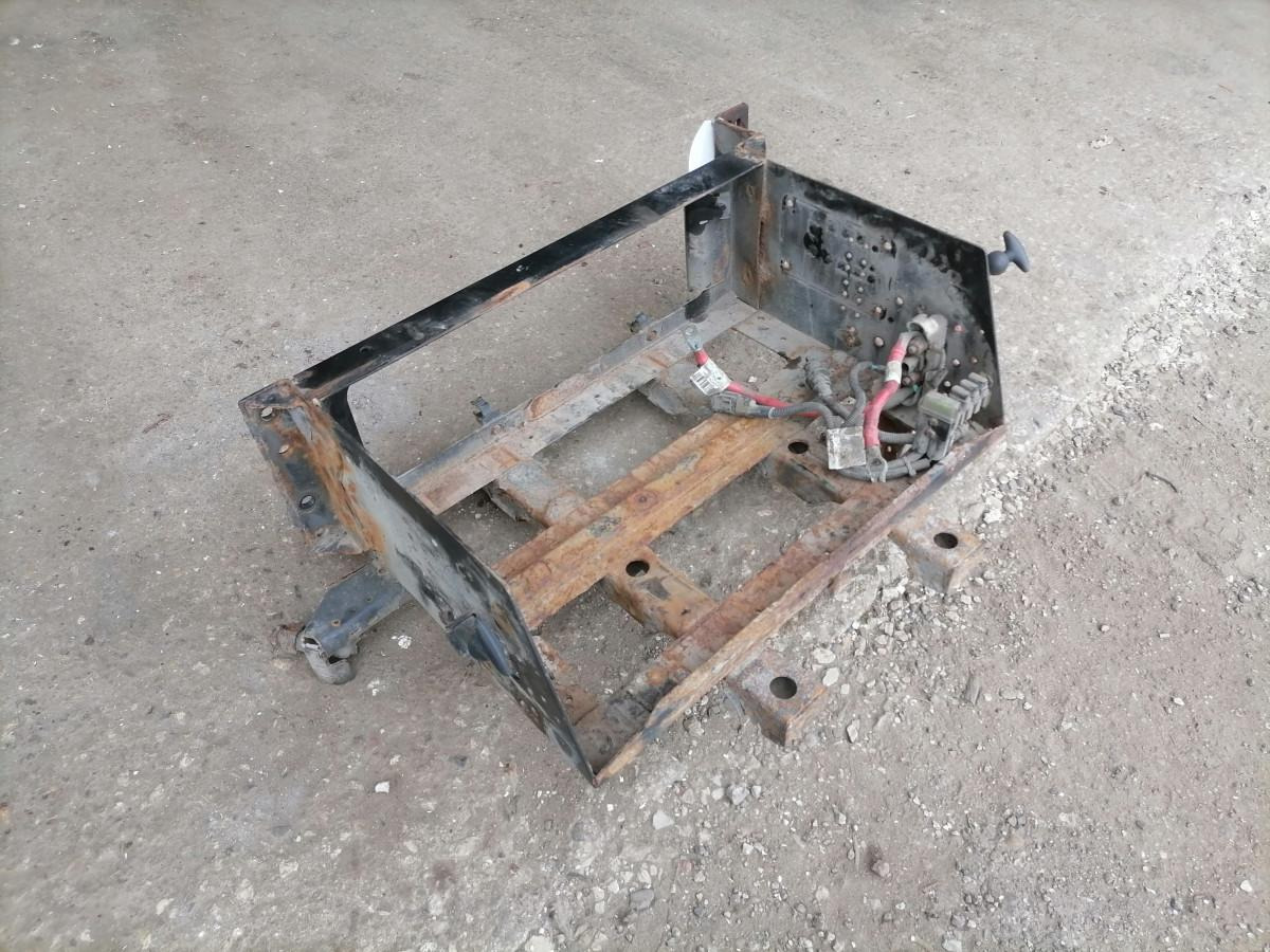 Volvo Battery box 21042654 - Batteria per Camion: foto 2 Volvo Battery box 21042654 - Batteria per Camion: foto 2