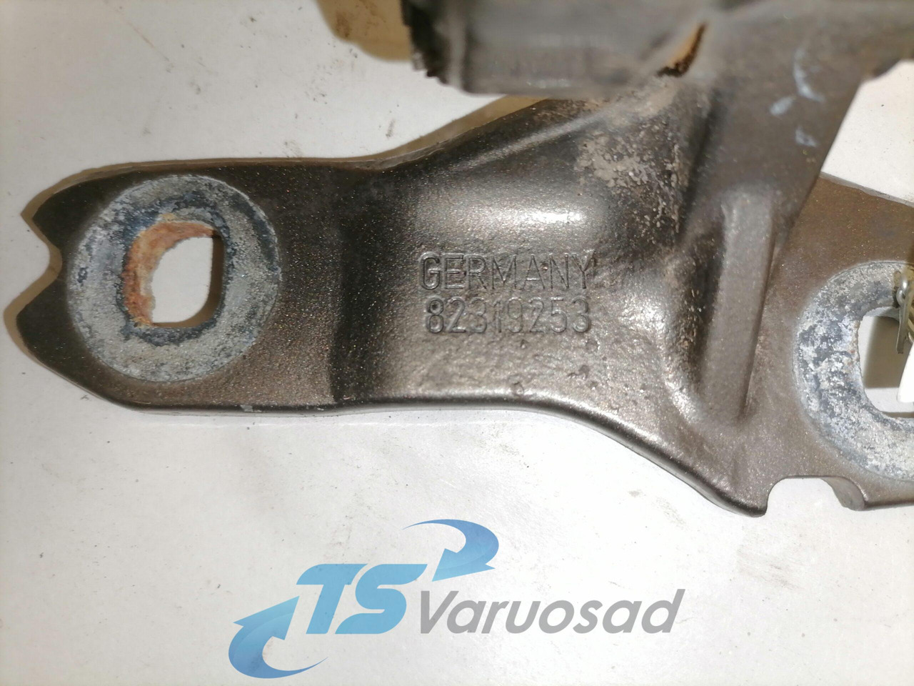 Volvo Door hinge 82319253 - Porta e ricambi per Camion: foto 2 Volvo Door hinge 82319253 - Porta e ricambi per Camion: foto 2