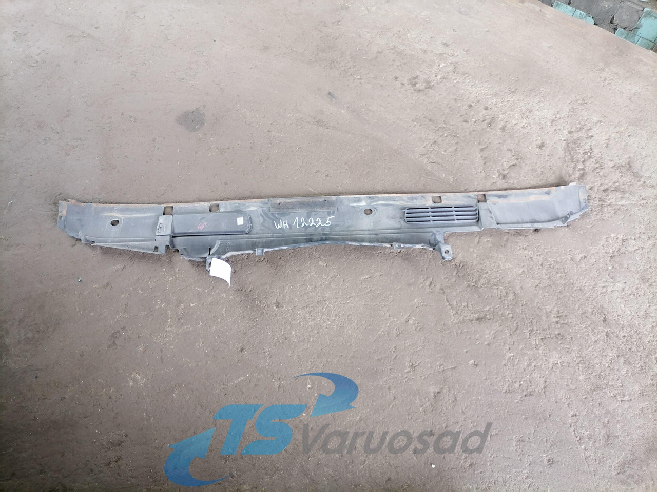 Volvo Iluvõre plastik 20527277 - Griglia radiatore per Camion: foto 2 Volvo Iluvõre plastik 20527277 - Griglia radiatore per Camion: foto 2