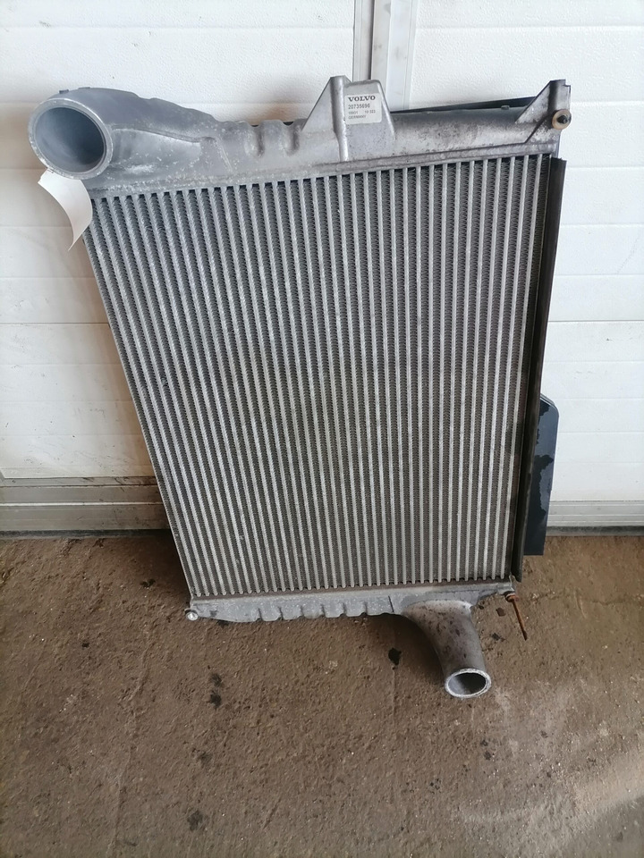 Volvo Intercooler radiator 20735696 - Intercooler per Camion: foto 1 Volvo Intercooler radiator 20735696 - Intercooler per Camion: foto 1