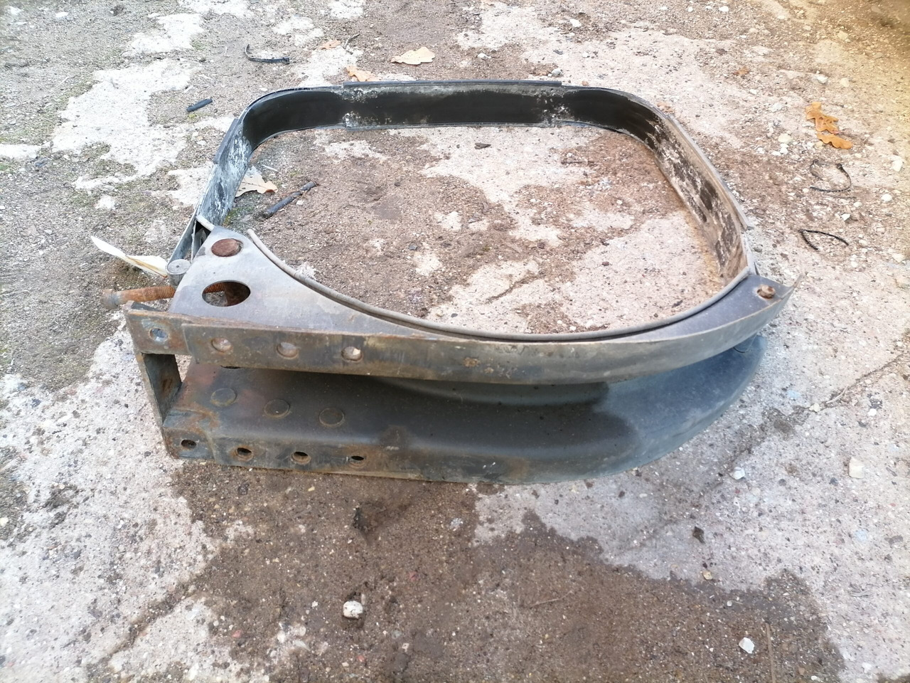 Volvo Kütusepaagi kandur, Volvo 20721537 - Serbatoio carburante per Camion: foto 2 Volvo Kütusepaagi kandur, Volvo 20721537 - Serbatoio carburante per Camion: foto 2